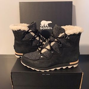 Sorel Sneakchic Alpine Boots Size 7